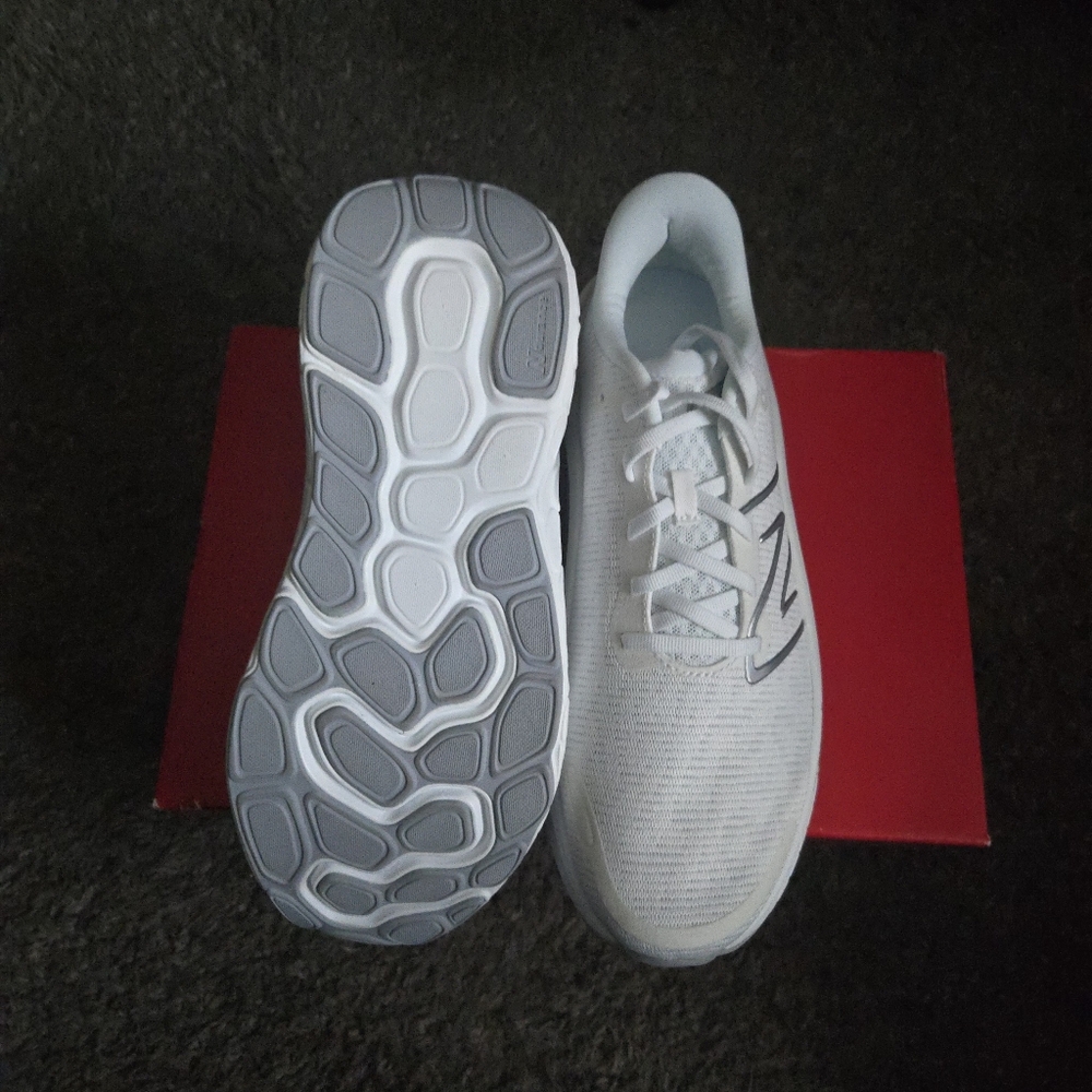 New Balance Women size 11 Fresh Foam Kaiha Rd White and Grey New 012025 - Picture 3 of 8
